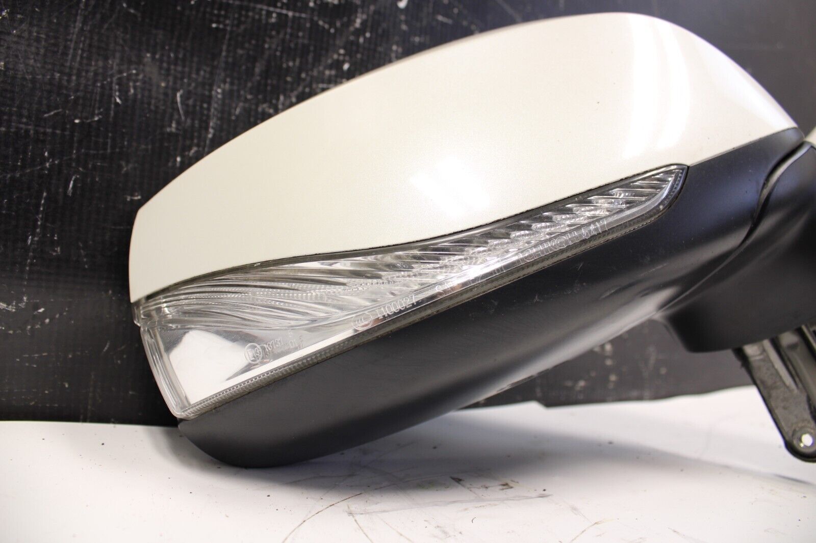 2017-2020 INFINITI Q60 RIGHT SIDE DOOR EXTERIOR PASSENGER SIDE VIEW MIRROR OEM