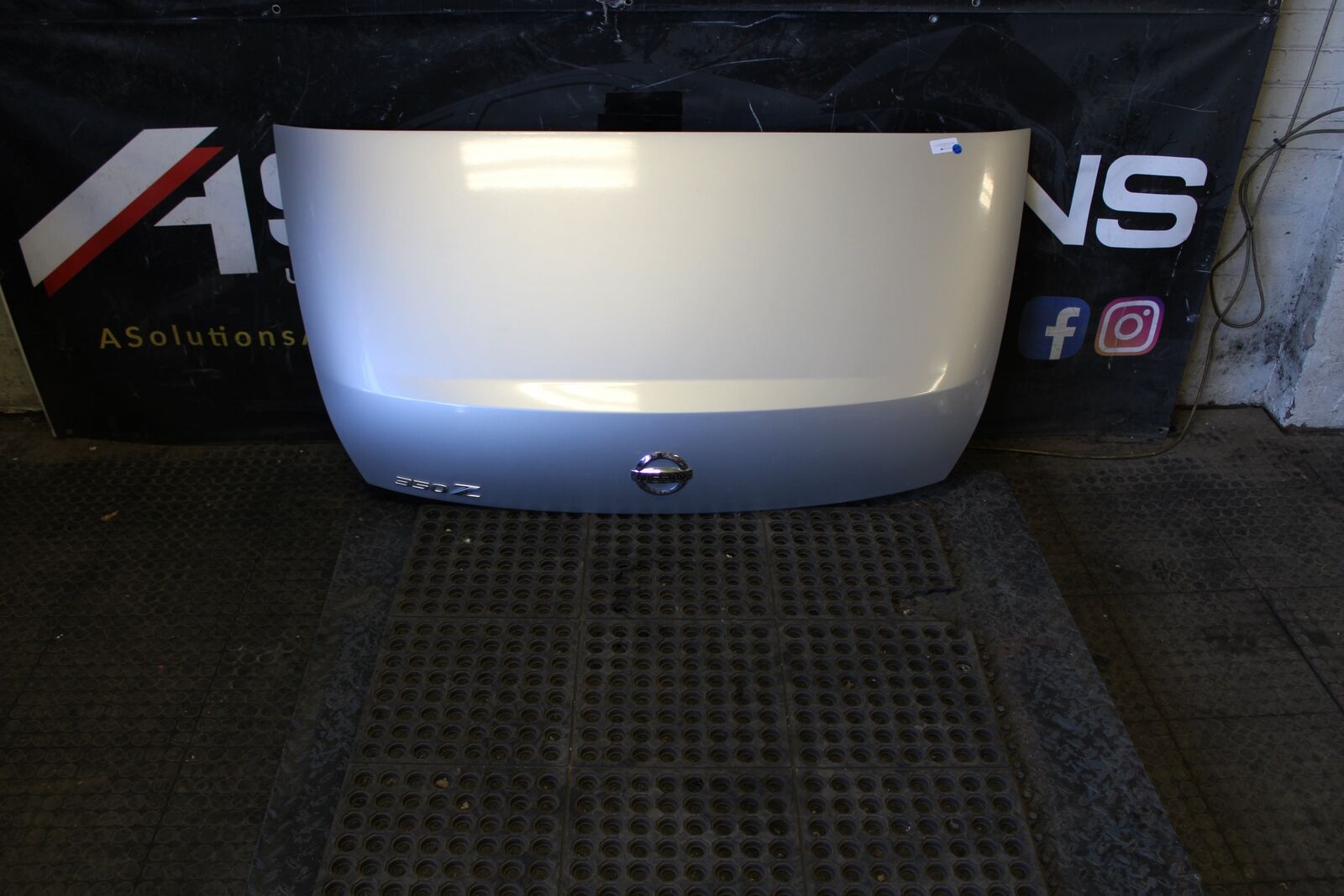 03-08 Nissan 350Z Convertible Trunk Lid OEM