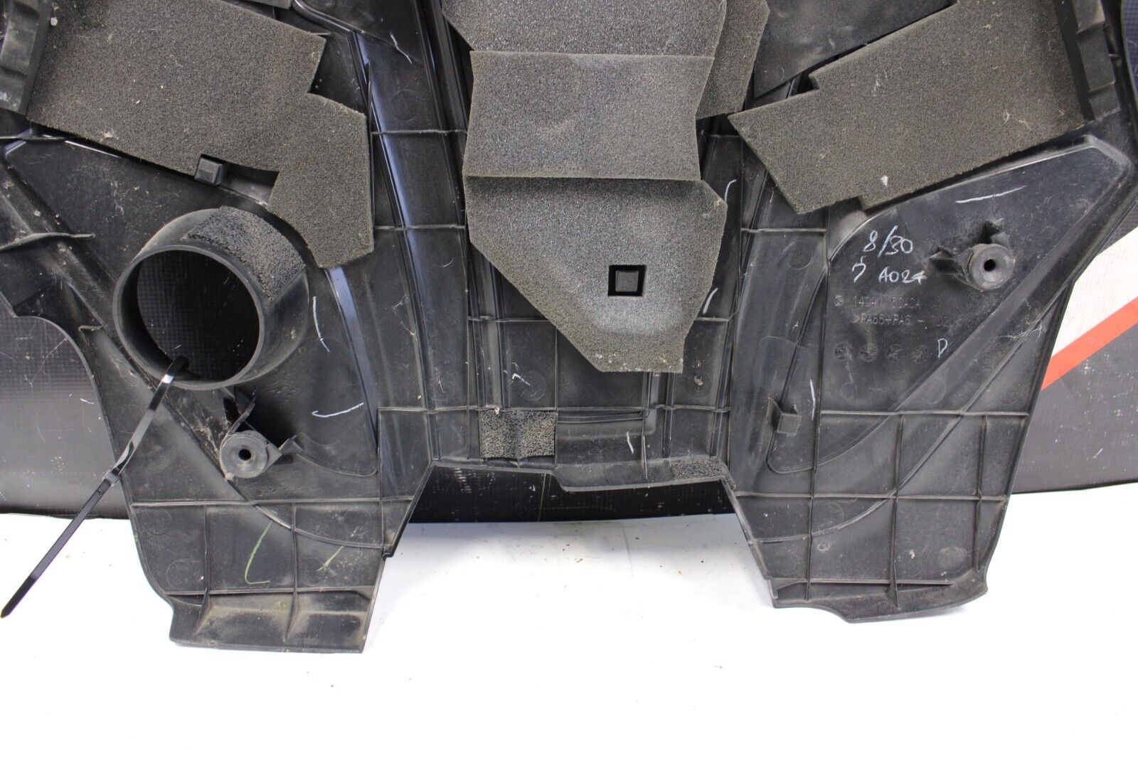 16-18 Q50 / 17-18 Q60 - ENGINE MOTOR VALVE COVER PLASTIC TRIM SHROUD OEM