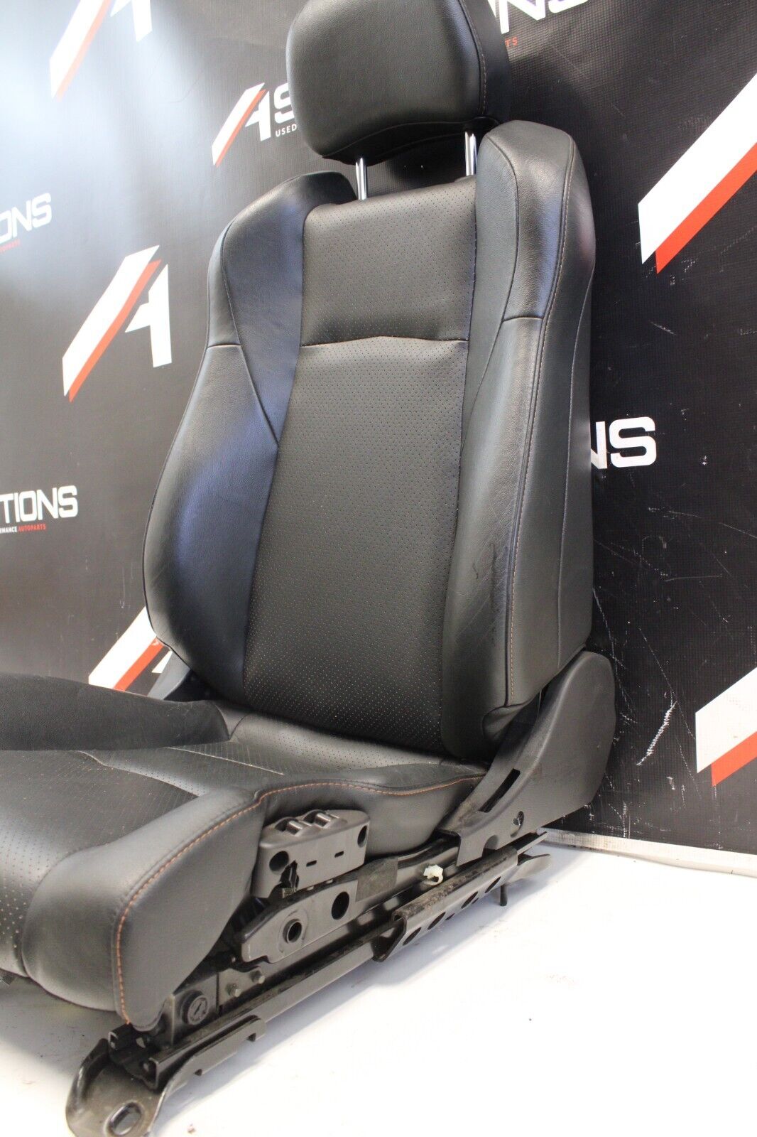 2006 Nissan 350Z Passenger Right Power Leather Seat with Switches OEM No Buckle
