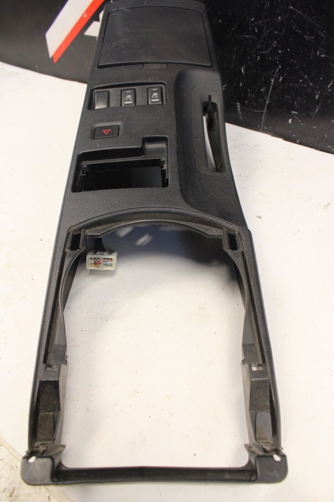 2004 NISSAN 350Z CENTER CONSOLE W/ ARMREST OEM