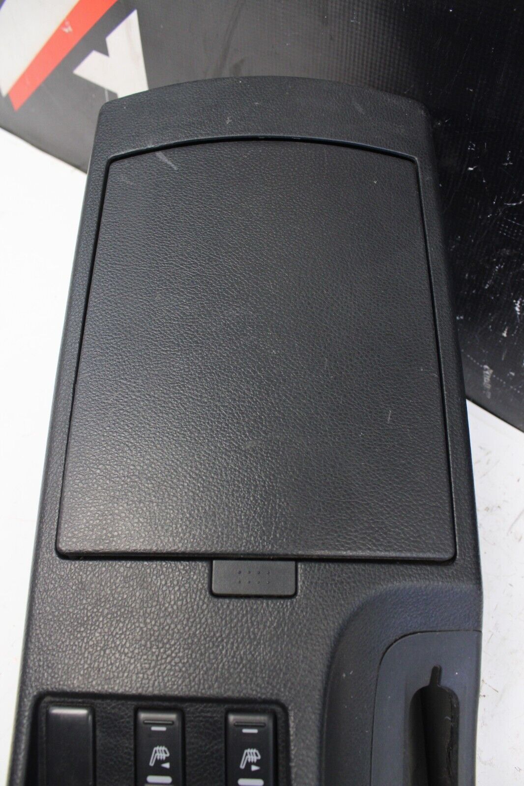 2004 NISSAN 350Z CENTER CONSOLE W/ ARMREST OEM
