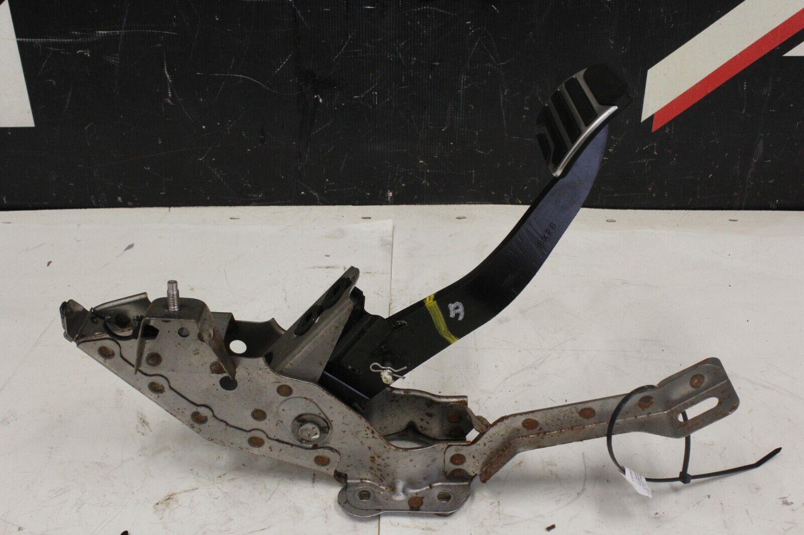 OEM NISSAN GTR R35 AWD OEM BRAKE PEDAL ASSEMBLY VR38 2009