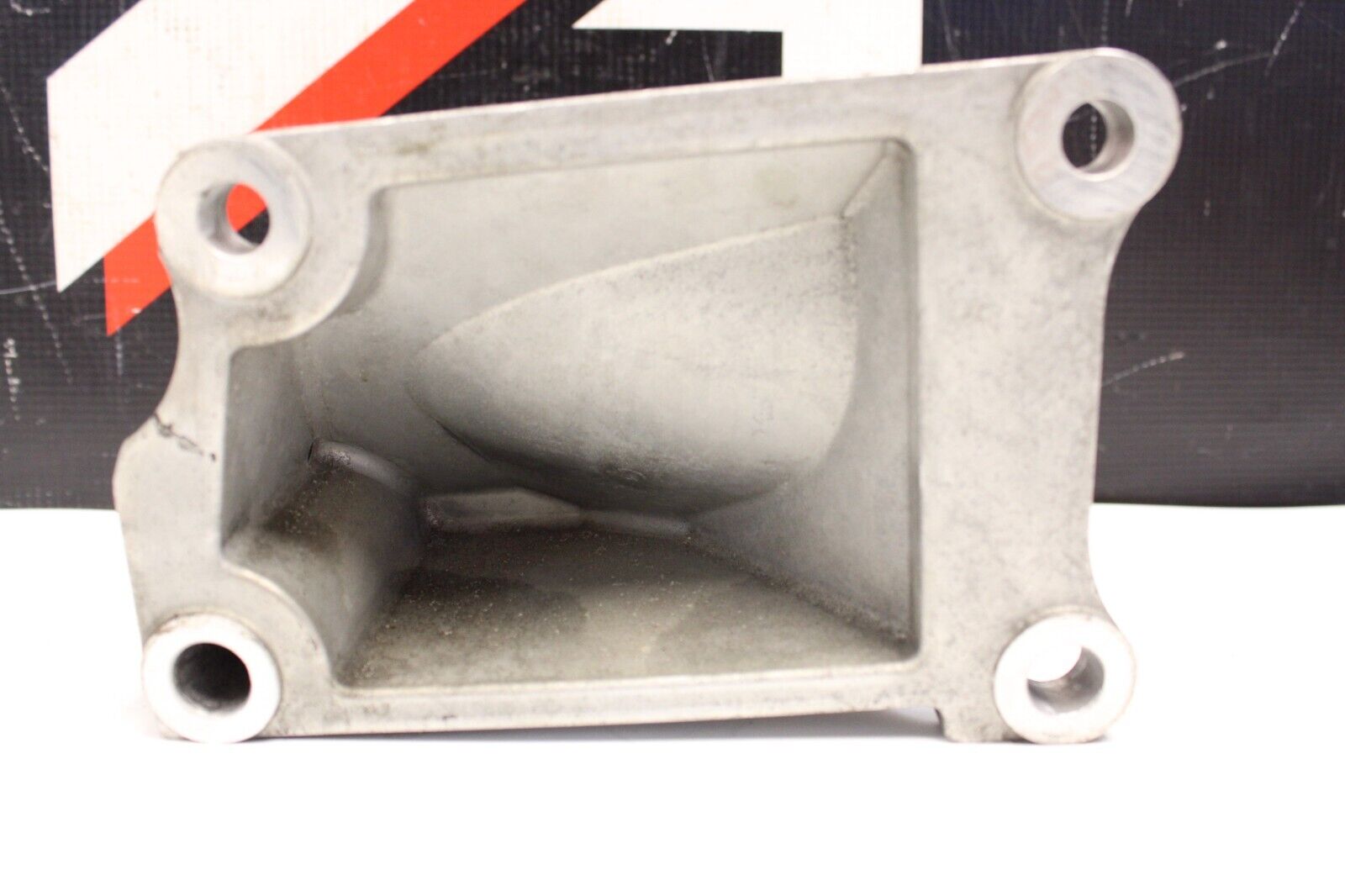 09-15 NISSAN GT-R GTR R35 VR38 ENGINE MOTOR MOUNT BRACKET PASSENGER RIGHT