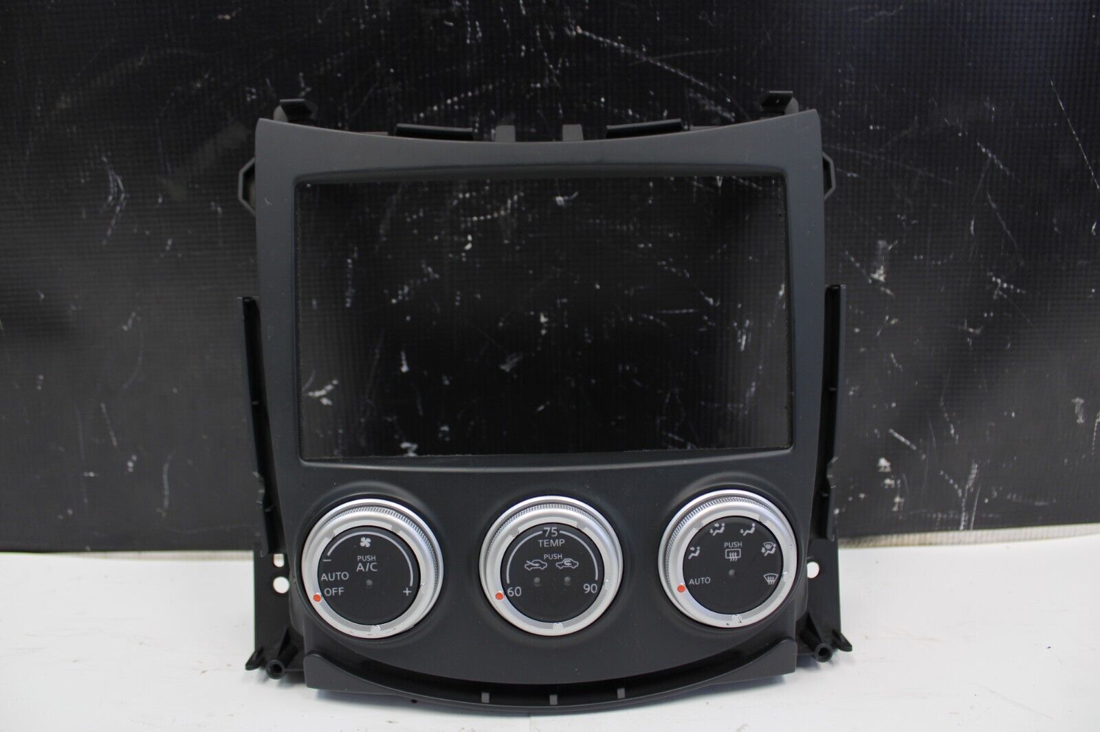 09-20 NISSAN 370Z A/C HEATER CONTROL DOUBLE DIN RADIO MOUNT BEZEL