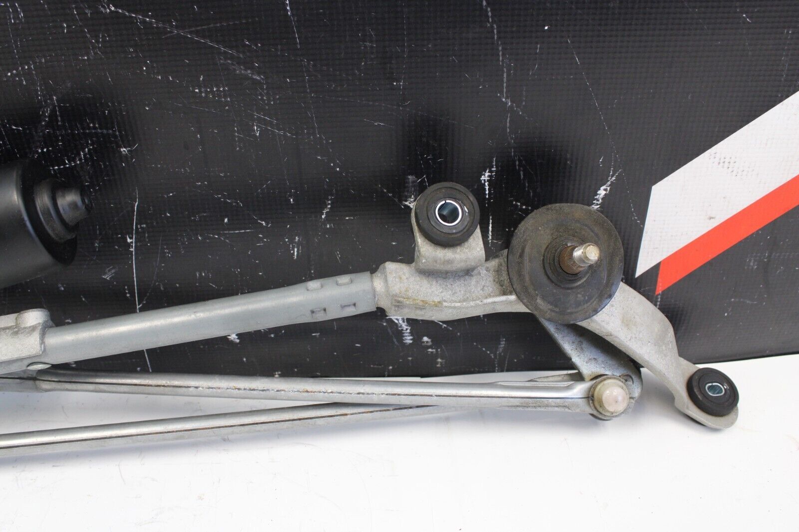 2013 NISSAN R35 GTR DBA WINDSHIELD WIPER MOTOR LINKAGE ASSEMBLY OEM