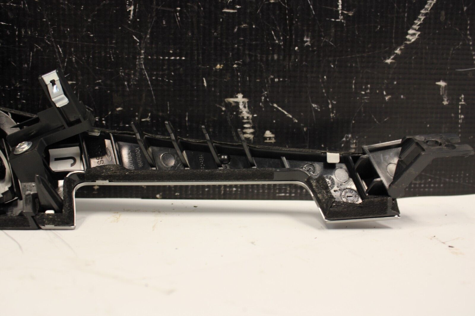 2017-2020 INFINITI Q60 DASH CENTER LEFT SIDE AC AIR VENT GRILLE & BEZEL OEM