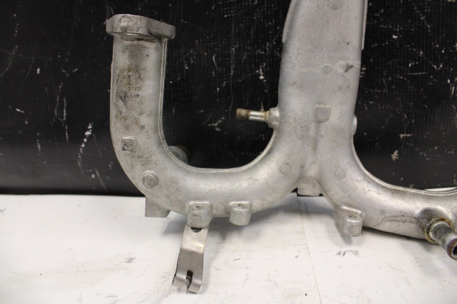 2009 NISSAN GT-R R35 VR38 3.8L AWD OEM ENGINE COOLANT WATER OUTLET PIPE