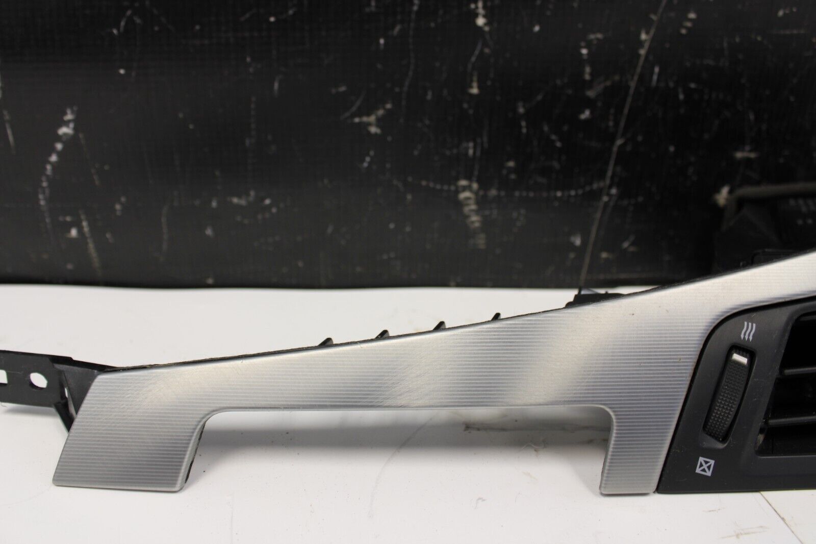 2017-2020 INFINITI Q60 DASH CENTER LEFT SIDE AC AIR VENT GRILLE & BEZEL OEM