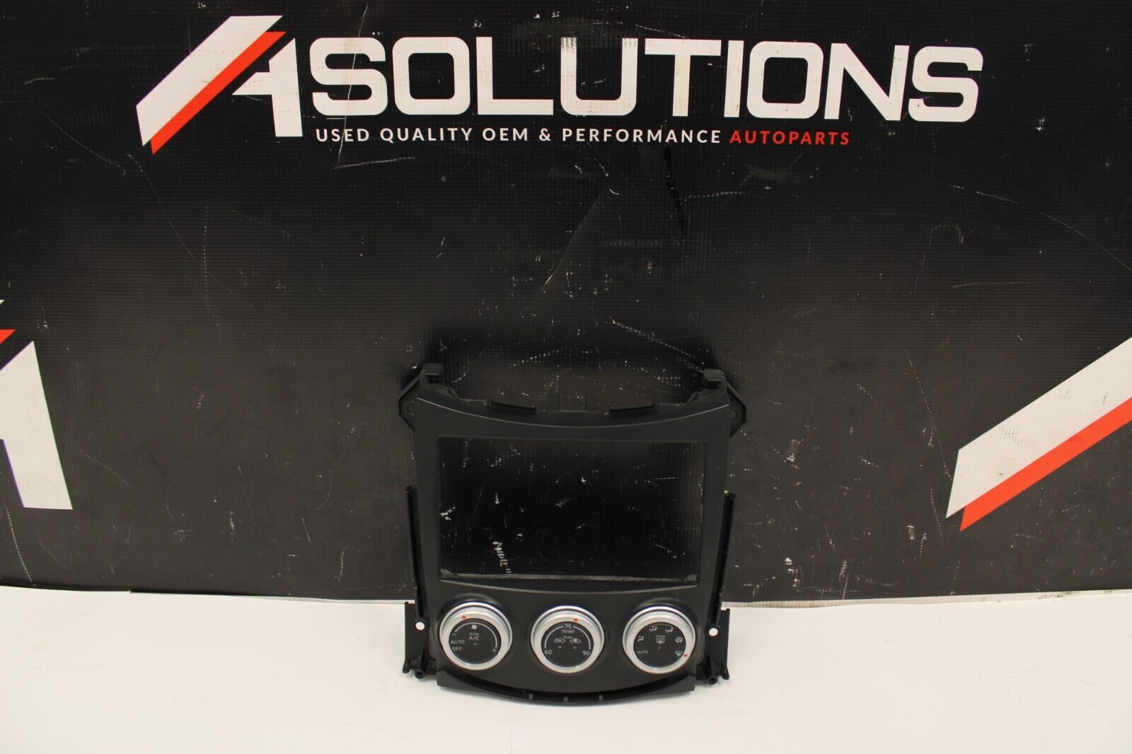 09-20 Nissan 370Z AC Controls Radio Bezel Trim