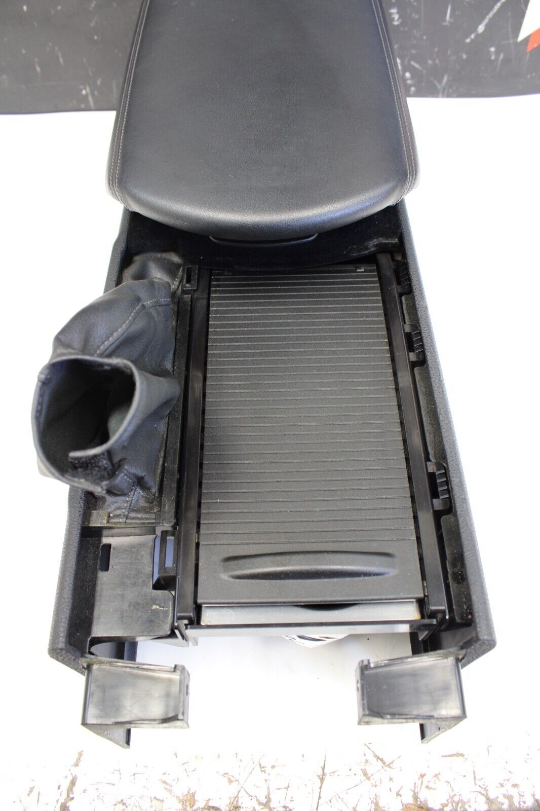2009 NISSAN R35 GTR GT-R CENTER CONSOLE ARMREST ARM REST W/ CUP HOLDER