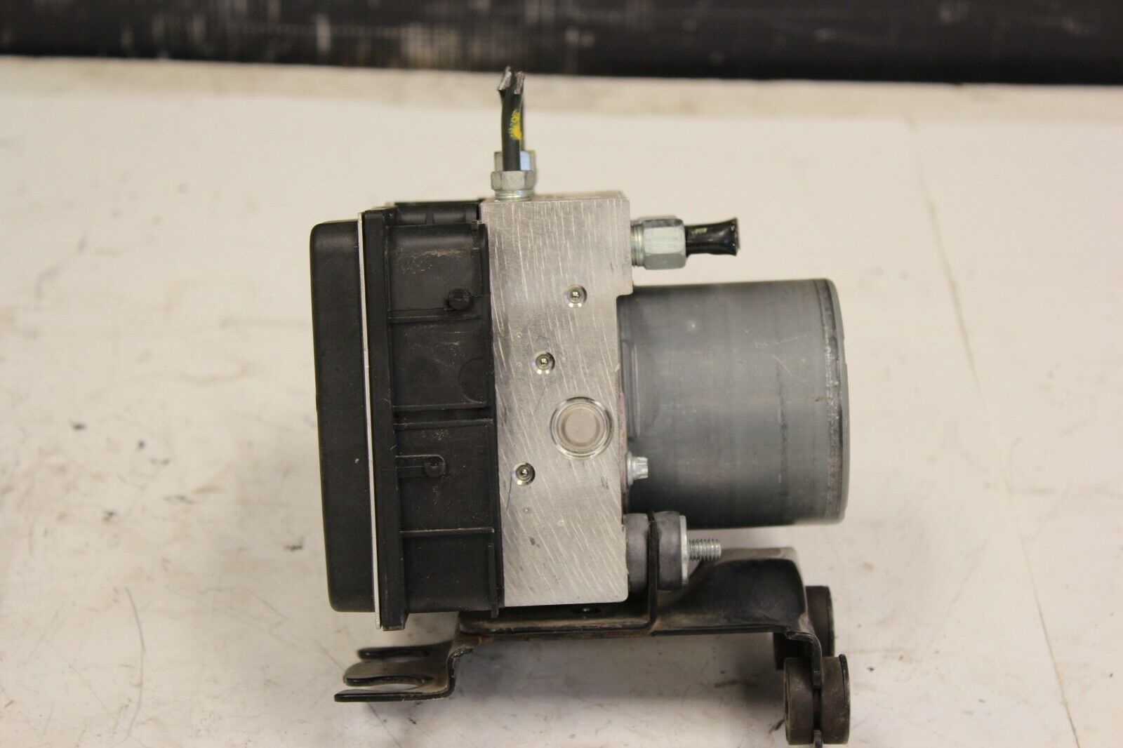 2015-2017 Nissan 370Z Nismo ABS Anti-Lock Brake Pump Module AT OEM 15-17